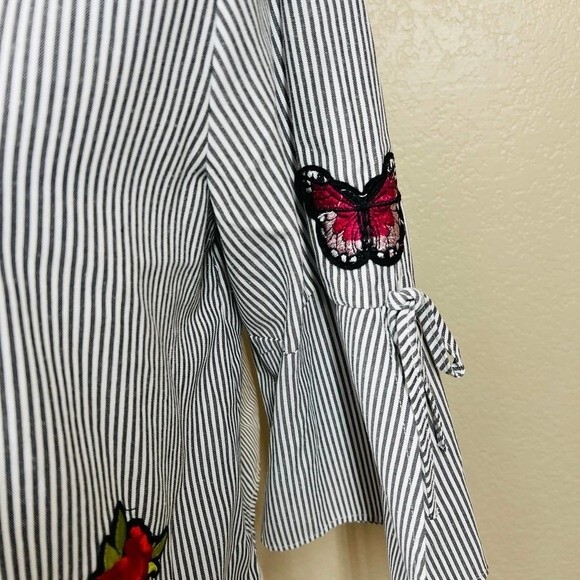 La sorella gray top striped V-neckline Bell sleeve with butterflies patch size M - Picture 7 of 12